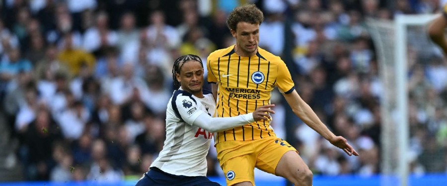 Хави Симонс